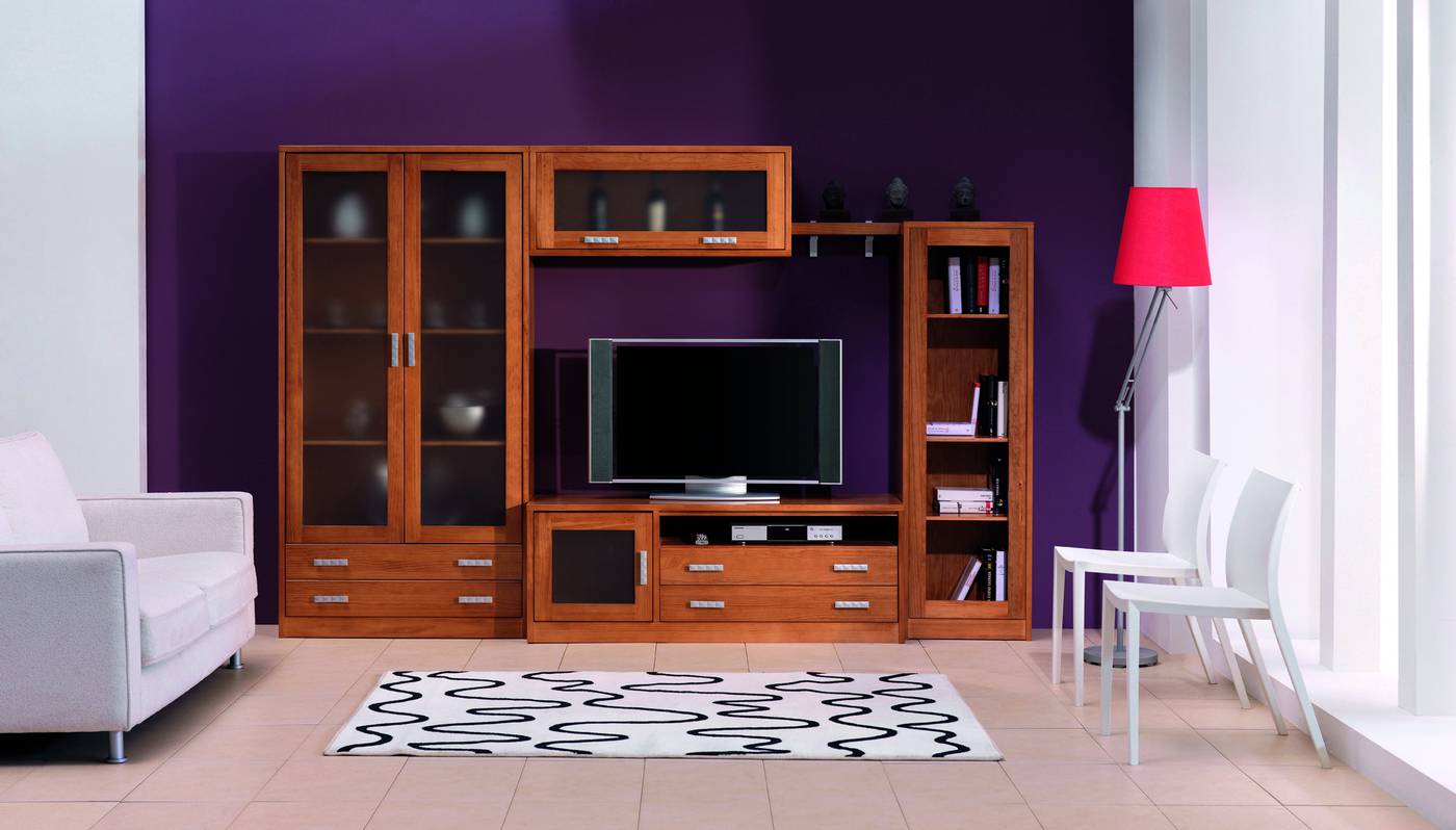 Composición de madera de pino: vitrina + módulo TV + módulo bar + estante + librero