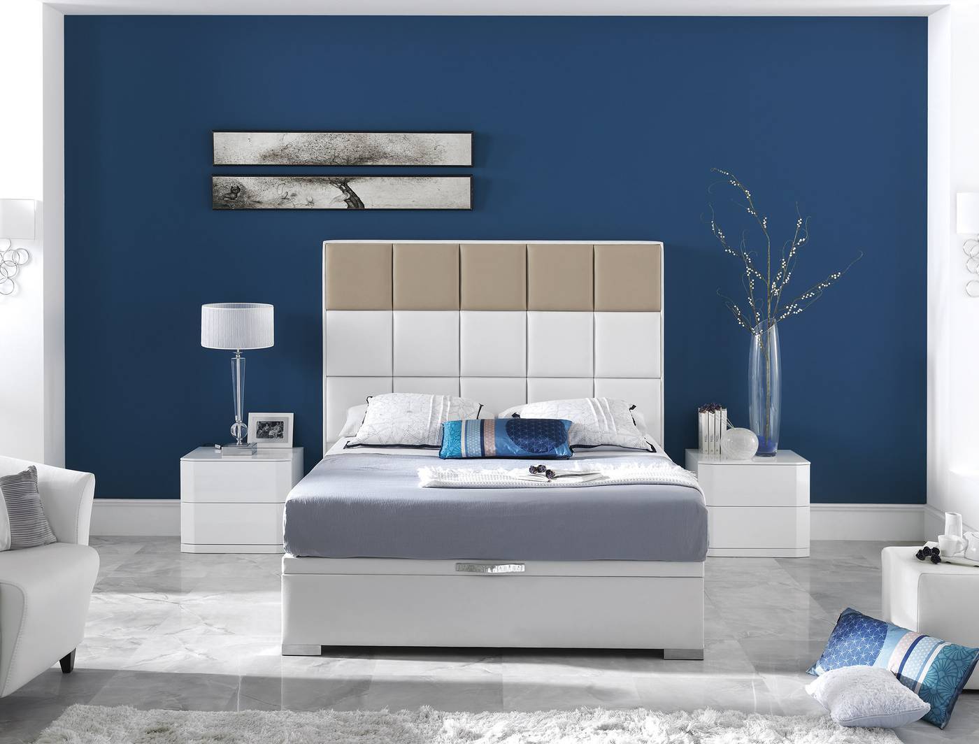 Cama o Cabecero para cama de 150, tapizado en polipiel bicolor, disponible en varios colores.