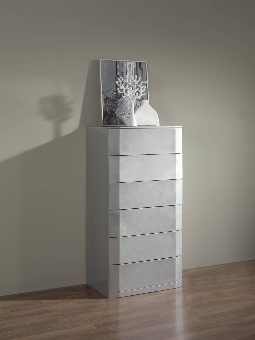 Sifonier minimalista de 6 cajones, lacado en color plata brillo