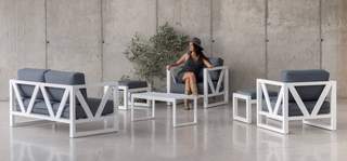 Set Aluminio Luxe Ventus-9 de Hevea - Lujoso conjunto de aluminio: sofá 2 plazas + 2 sillones + mesa de centro + 2 taburetes. Color conjunto: blanco, antracita, champagne, plata o marrón.