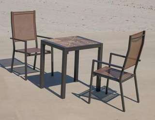 Set Lomba-60-2 Janeiro de Hevea - Conjunto de aluminio color marrón: Mesa cuadrada con tablero mosaico de 60 cm + 2 sillones altos de textilen.
