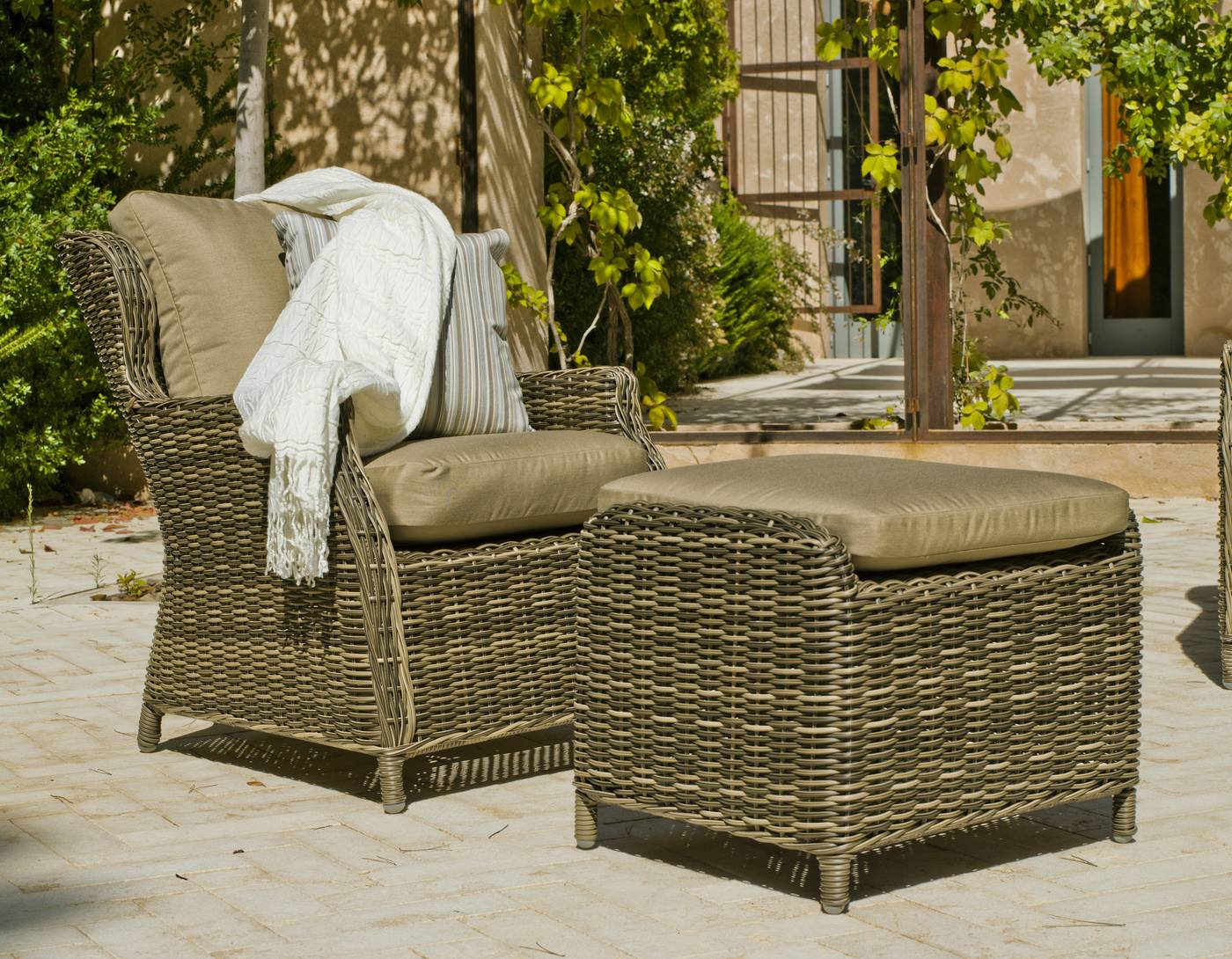 Set Ratán Borsalino-47 - Set médula sintética calidad superior: sofá 2 plazas, 2 sillones y 1 mesa de centro