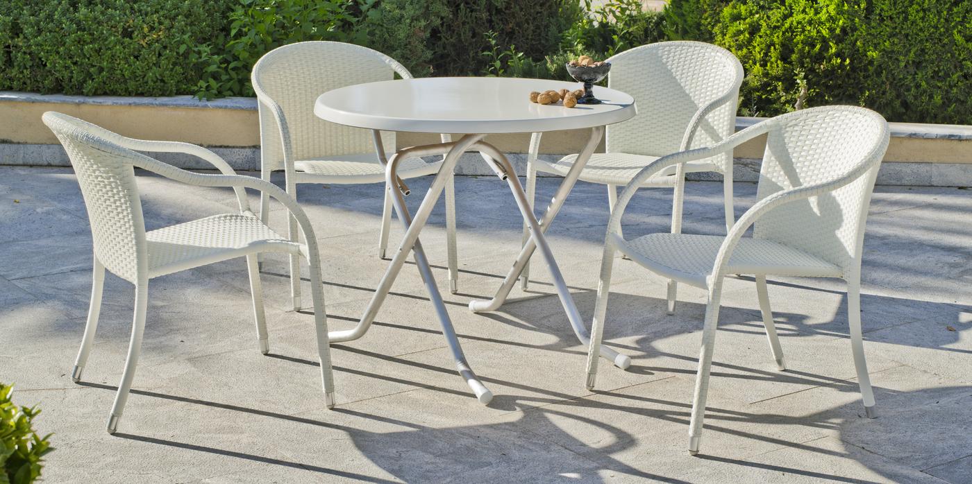 Conjunto aluminio: mesa redonda plegable con tablero de hevegalite y 4 sillones de huitex
