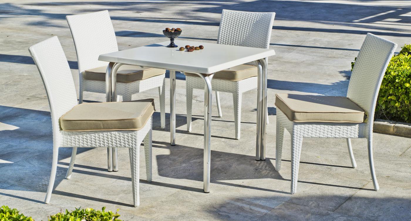 Conjunto aluminio: mesa cuadrada con tablero de hevegalite y 4 sillas de huitex