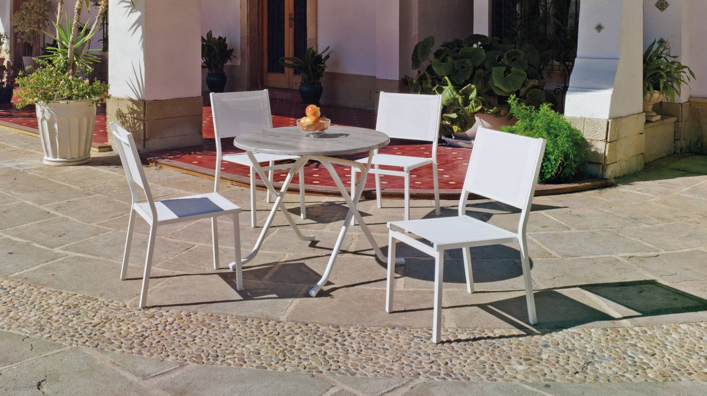 Conjunto aluminio color blanco: mesa redonda plegable de 90 cm. con tablero de heverzaplus + 4 sillas de aluminio y textilen