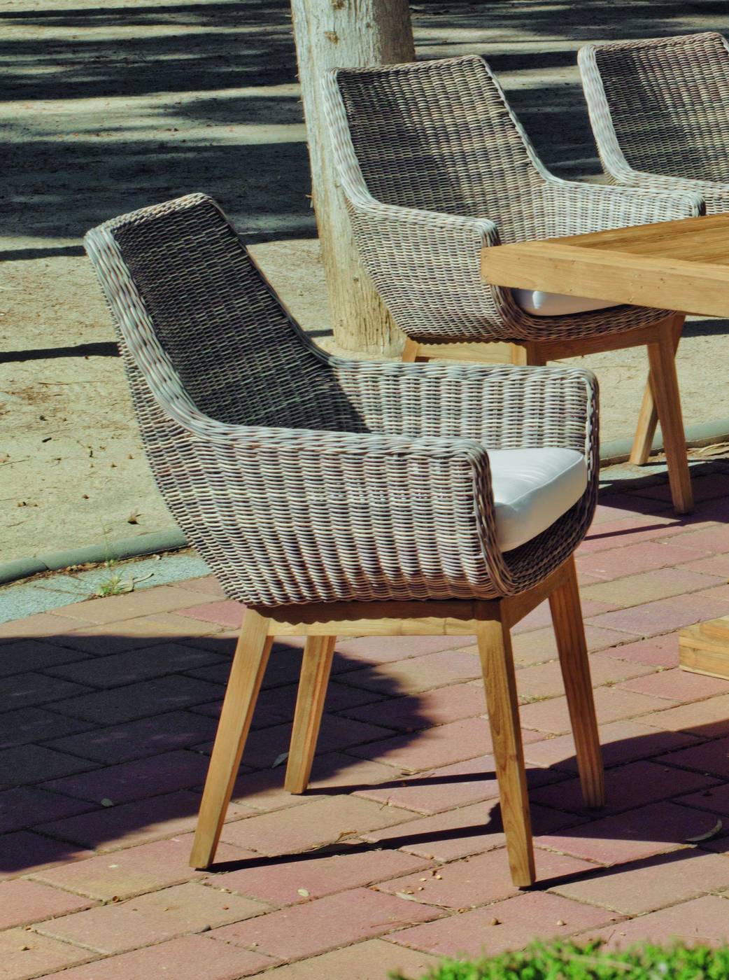 Set Madera Teka Richmond/Bolero - Conjunto para jardín fabricado sólo con materiales naturales: 6 sillones con cojines de ratán natural y mesa de madera de teka de 220 cm
