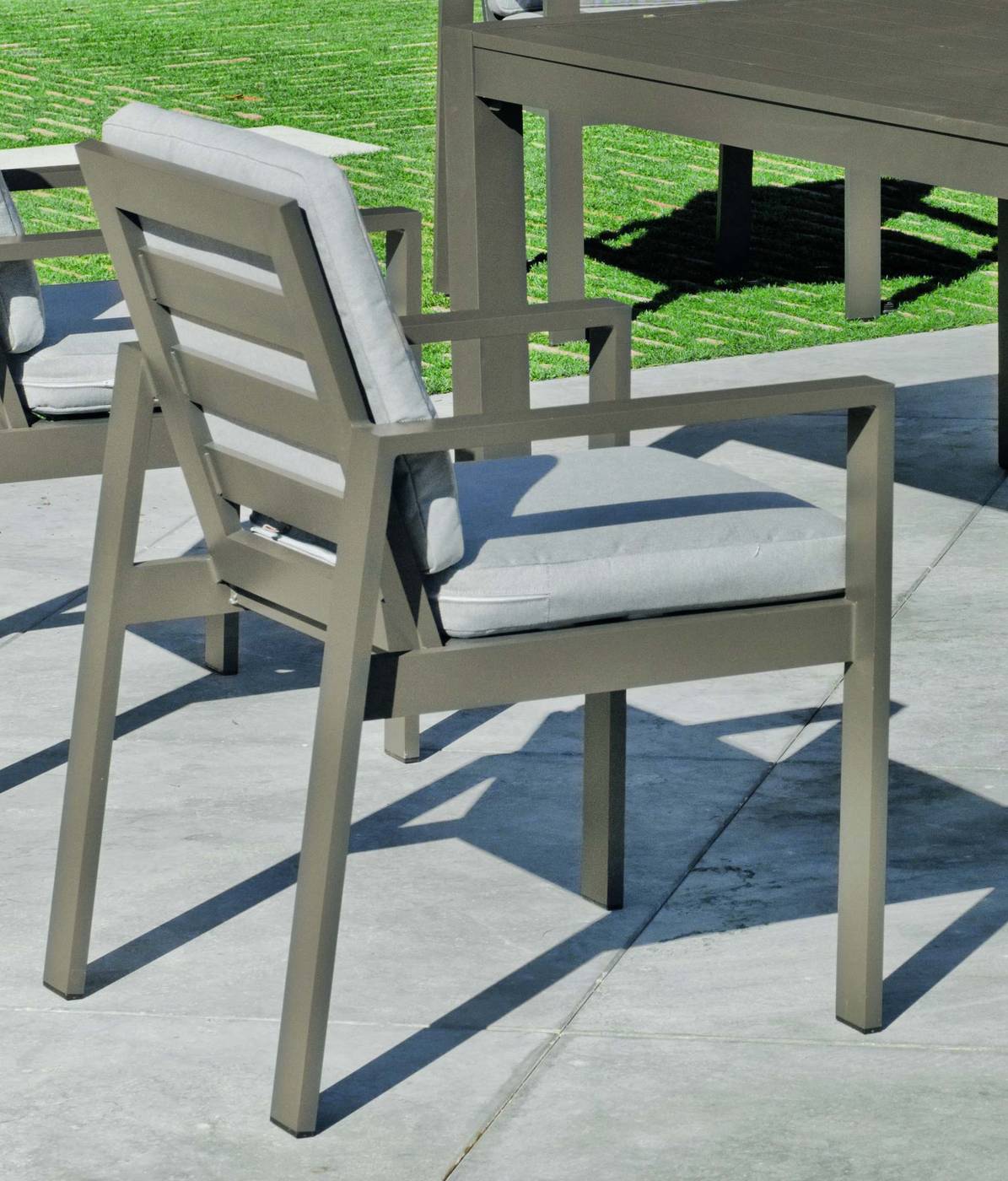 Sillón Aluminio Camelia-30 - Sillón comedor para jardín o terraza. Estructura, asiento y respaldo de aluminio. Disponible en color blanco, antracita, champagne, plata o marrón.
