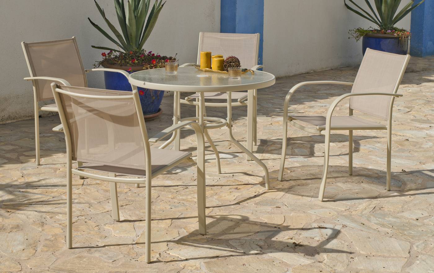 Conjunto de acero color champagne: mesa redonda de 90 cm, con tablero de cristal templado + 4 sillones de acero y textilen