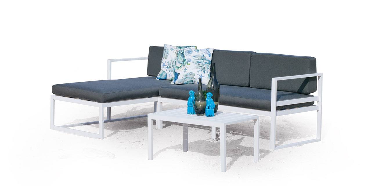 Conjunto aluminio : Chaiselonge 3 plazas + 1 mesa de centro. Disponible en color blanco, antracita, champagne, plata o marrón.