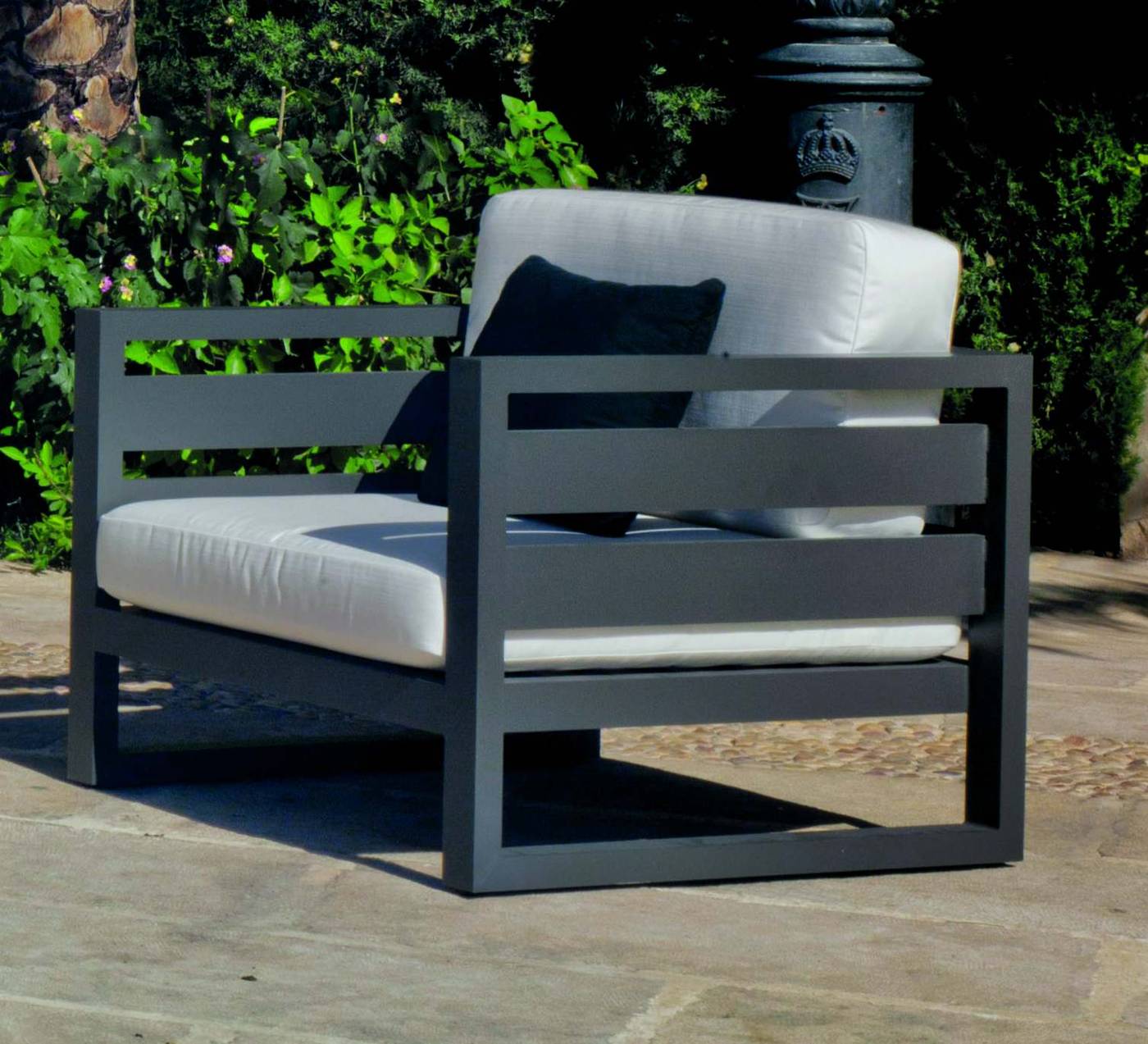 Set Aluminio Luxe Cosmos-7 - Conjunto lujo de aluminio color blanco, antracita, champagne, plata o marrón: 1 sofá de 2 plazas + 2 sillones + 1 mesa de centro.
