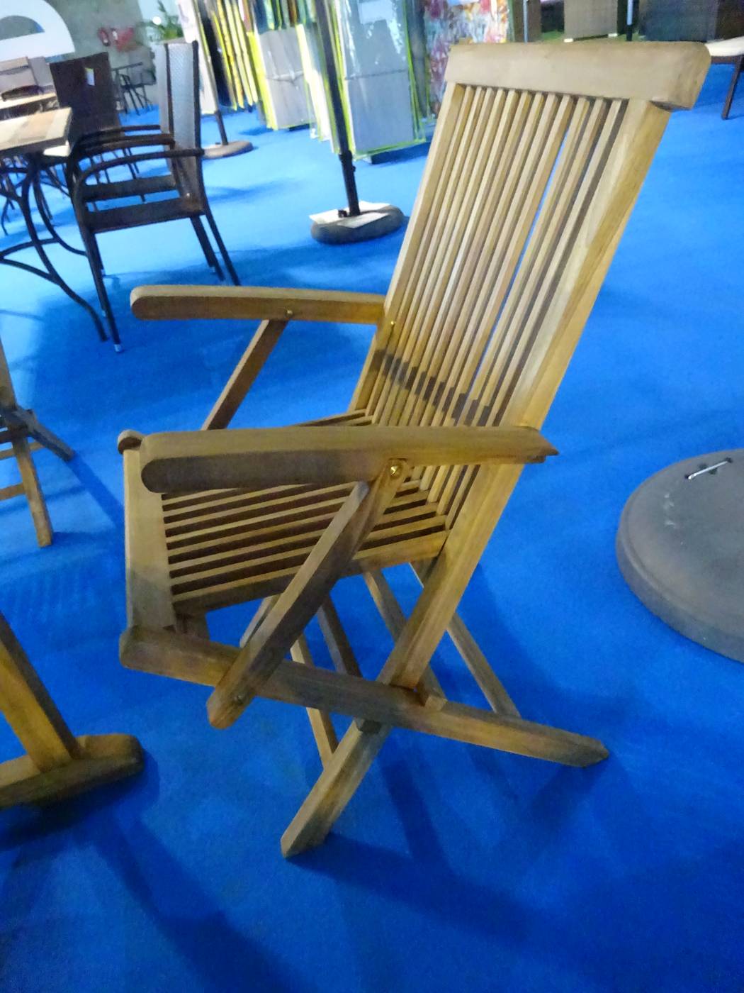 Conjunto Teka Seroni 120/4 - Conjunto de madera de teka: 1 mesa redonda plegable 120 cm. + 4 sillones con cojines asiento