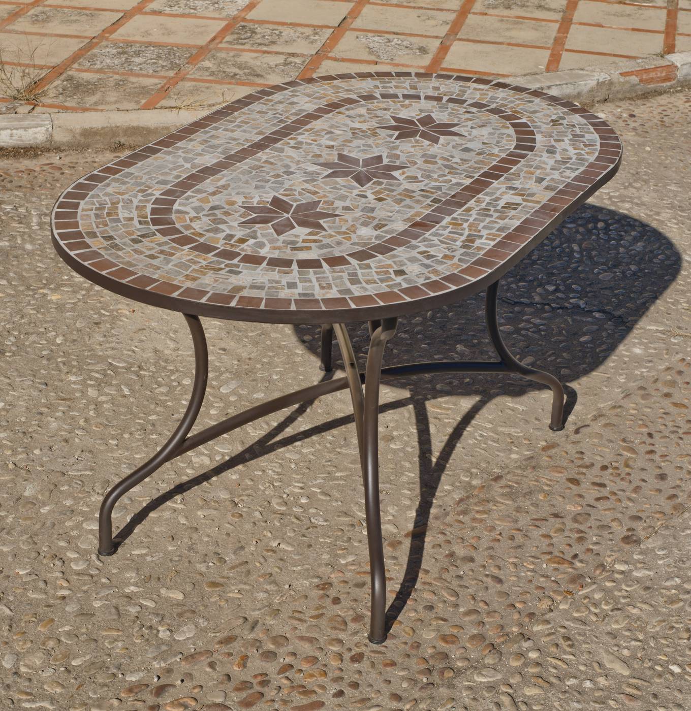 Mesa de forja para jardín, con patas reforzadas y panel de mosaico ovalado de 150 cm.