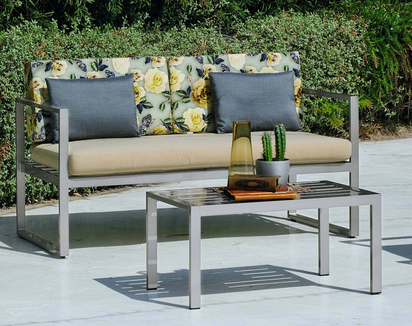 Set Aluminio Martinique-7 - Conjunto aluminio : 1 sofá de 2 plazas + 2 sillones + 1 mesa de centro + cojines. Disponible en color blanco, champagne, bronce o antracita.