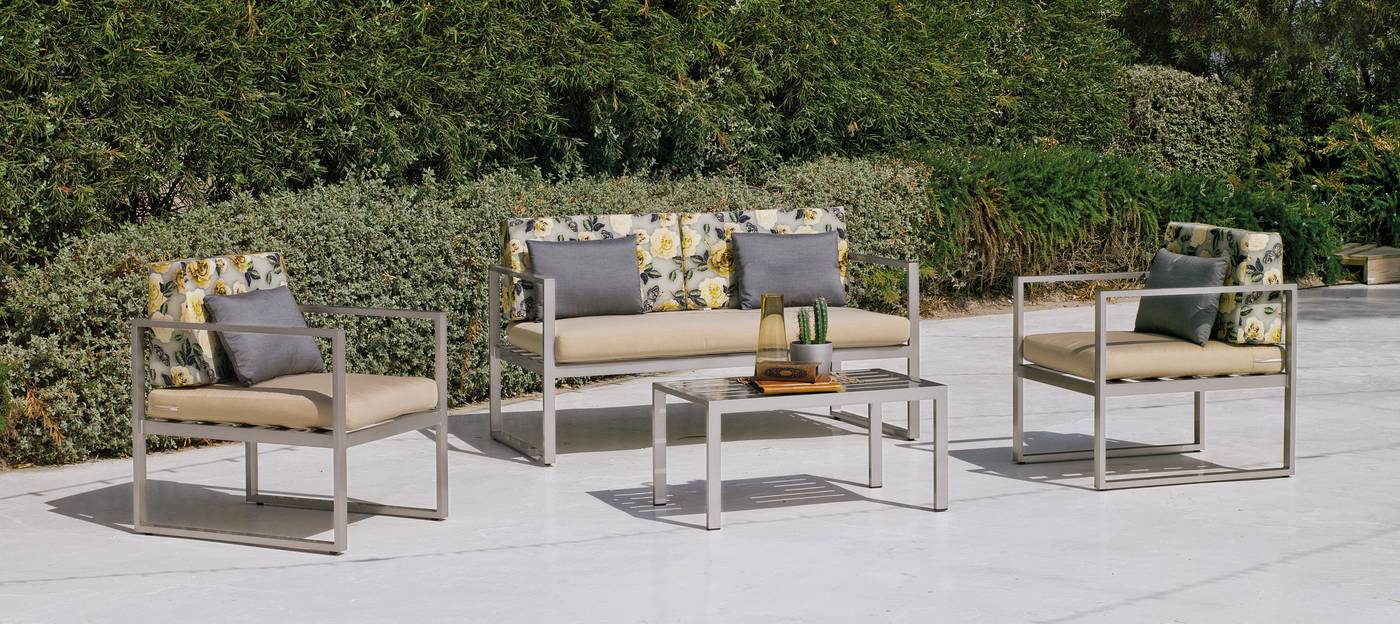 Conjunto aluminio : 1 sofá de 2 plazas + 2 sillones + 1 mesa de centro + cojines. Disponible en color blanco, champagne, bronce o antracita.