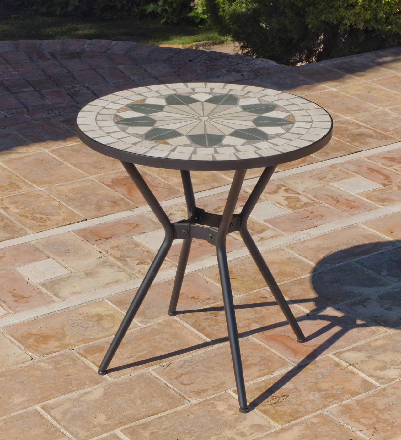 Conjunto Mosaico Shifa 70-2 - Conjunto para jardín de forja color antracita: 1 mesa con panel mosaico + 2 sillones de forja + 2 cojines
