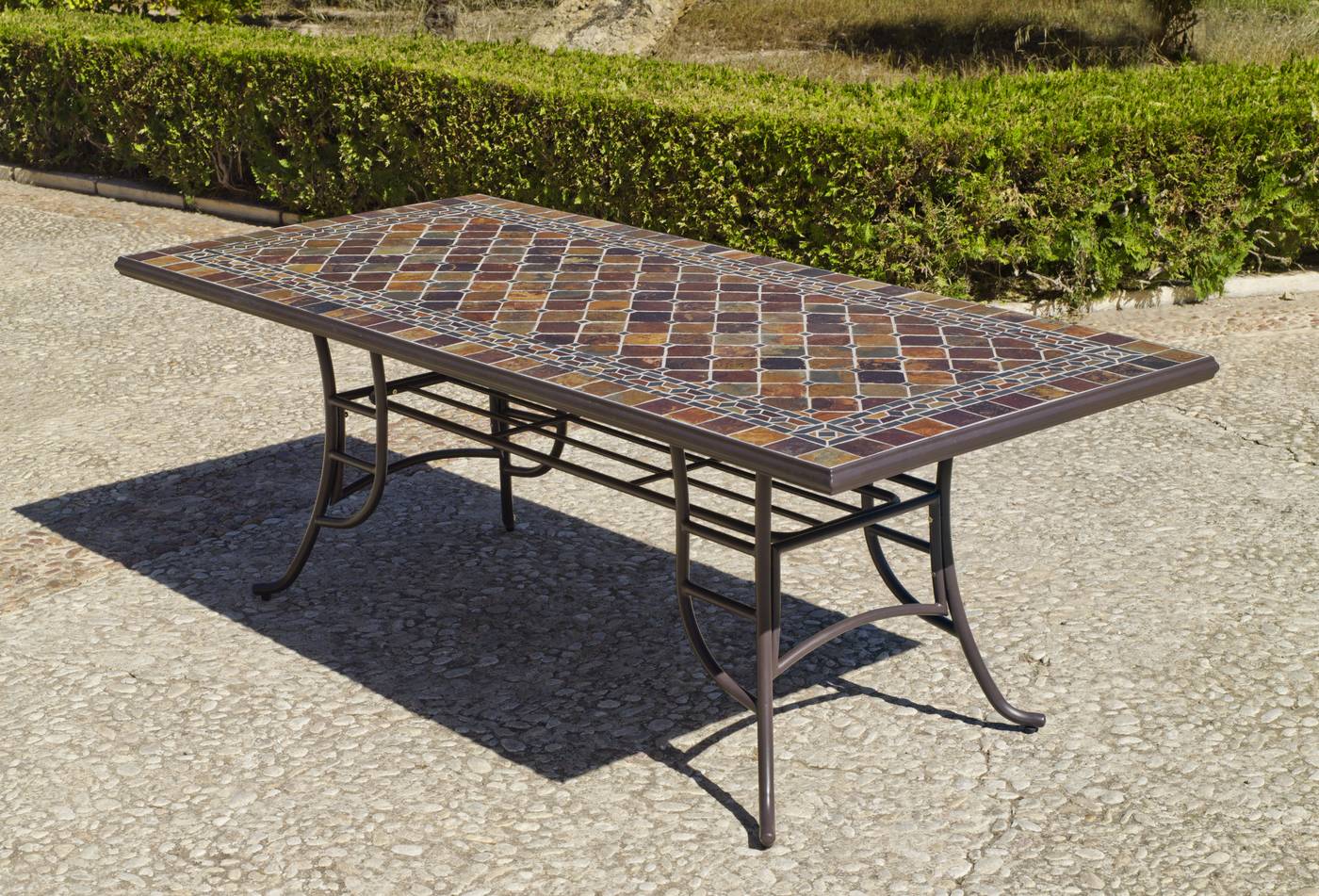 Conjunto Mosaico Luxe Yepara 210-8 - Conjunto lujoso de forja para jardín: 1 mesa con panel mosaico de pizarra + 8 sillones de forja + 8 cojines