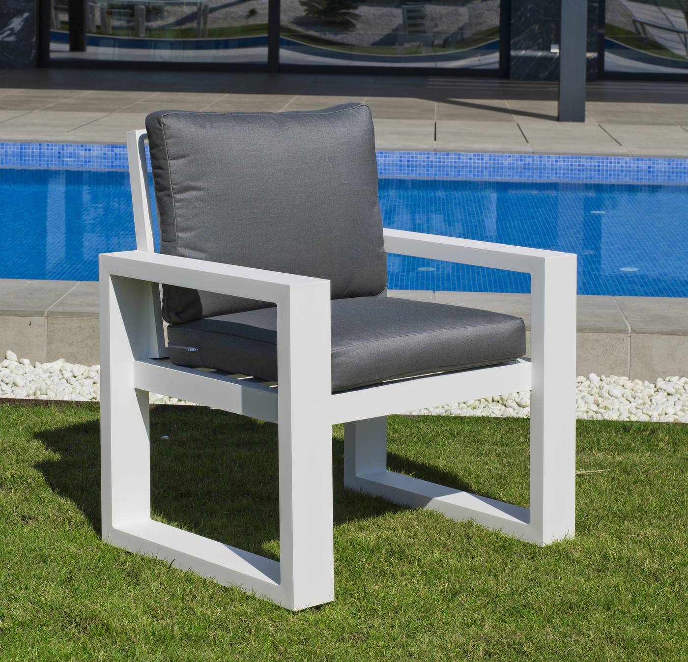 Lujoso sillón de comedor para jardín o terraza. 100% aluminio color blanco, antracita o champagne.
