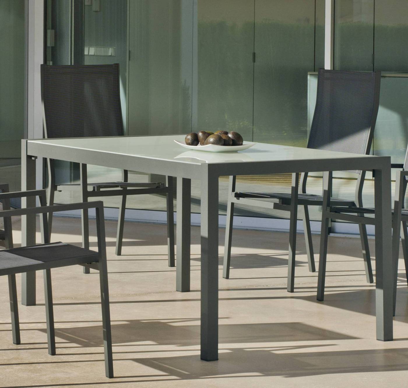 Set Aluminio Córcega-Janeiro 160-6 - Conjunto aluminio para jardín: Mesa rectangular 160 cm + 6 sillones altos de textilen. Disponible en color blanco, plata y antracita.