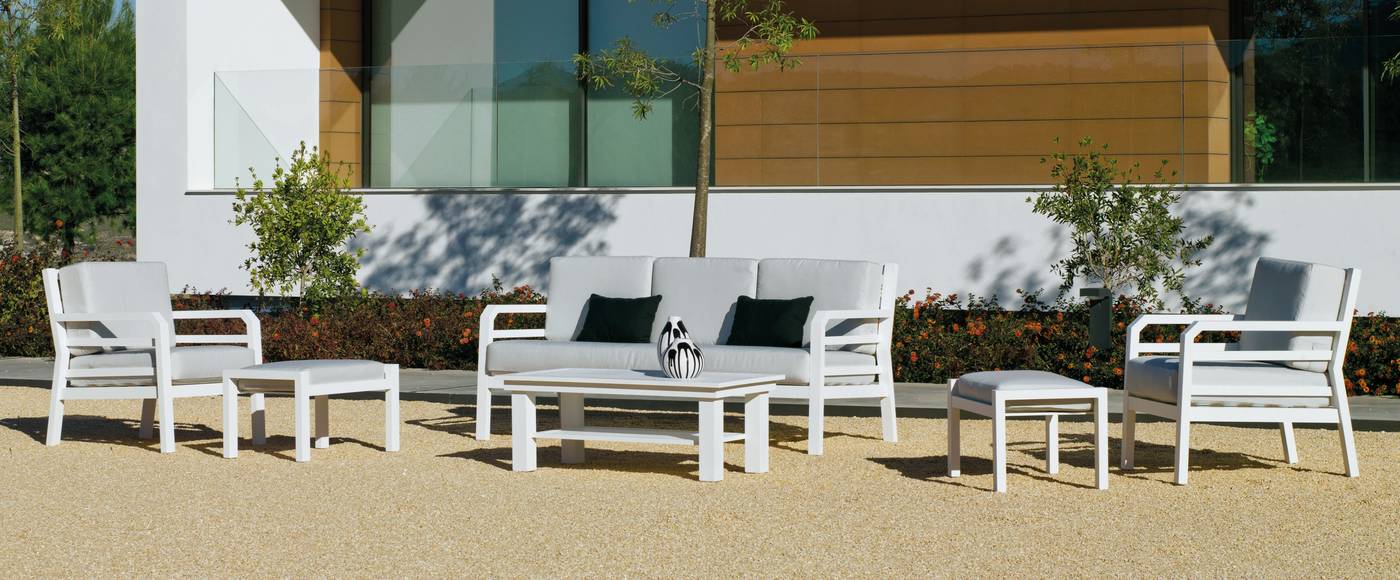 Set Aluminio Luxe Camelia-10 - Conjunto lujo de aluminio: 1 sofá de 3 plazas + 2 sillones + 2 reposapiés + 1 mesa de centro. Disponible en color blanco, antracita, champagne, plata o marrón.