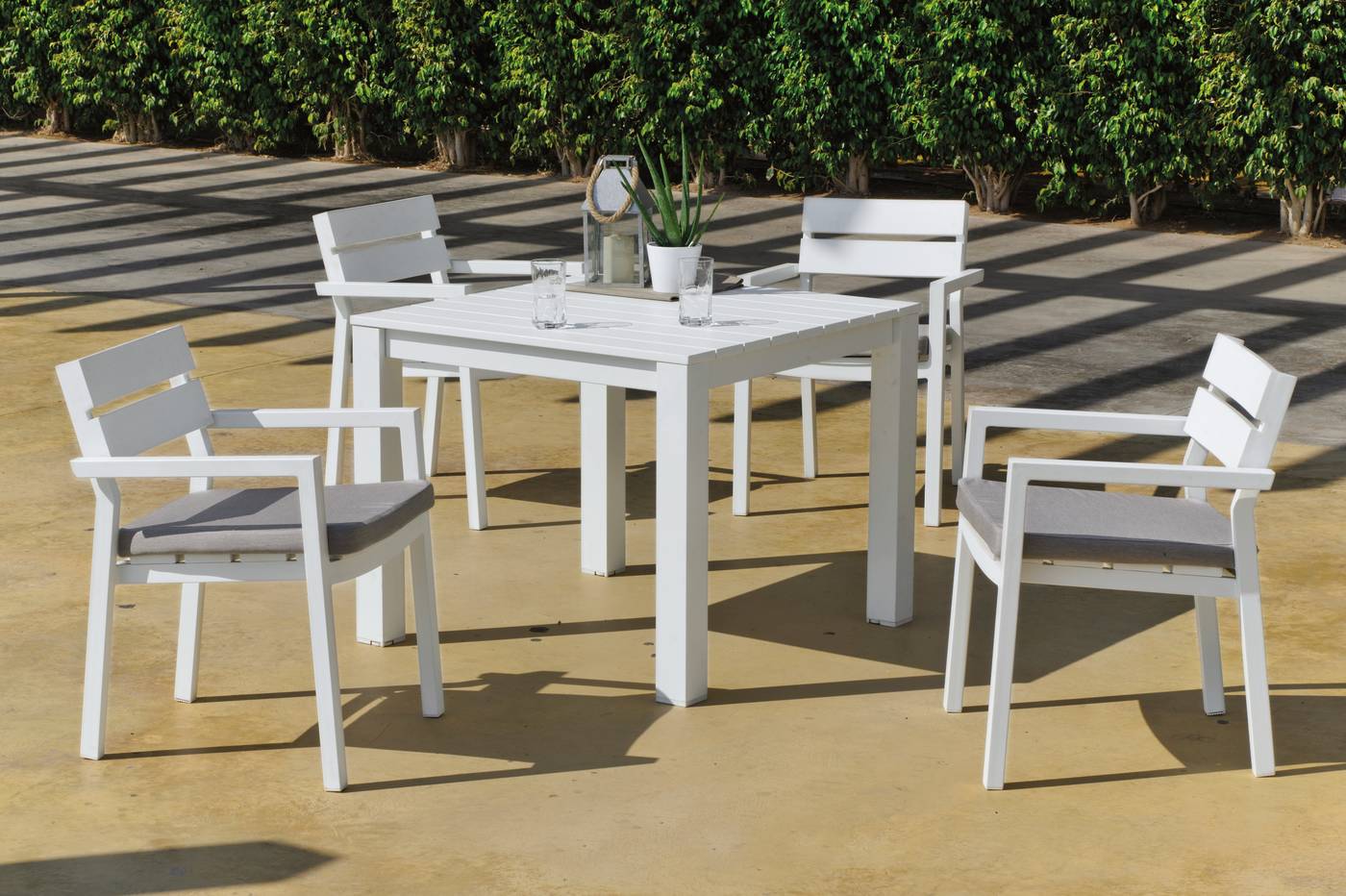 Sillón Aluminio Luxe Marlet - Sillón lujo para jardín o terraza. Estructura, asiento y respaldo de aluminio color blanco.