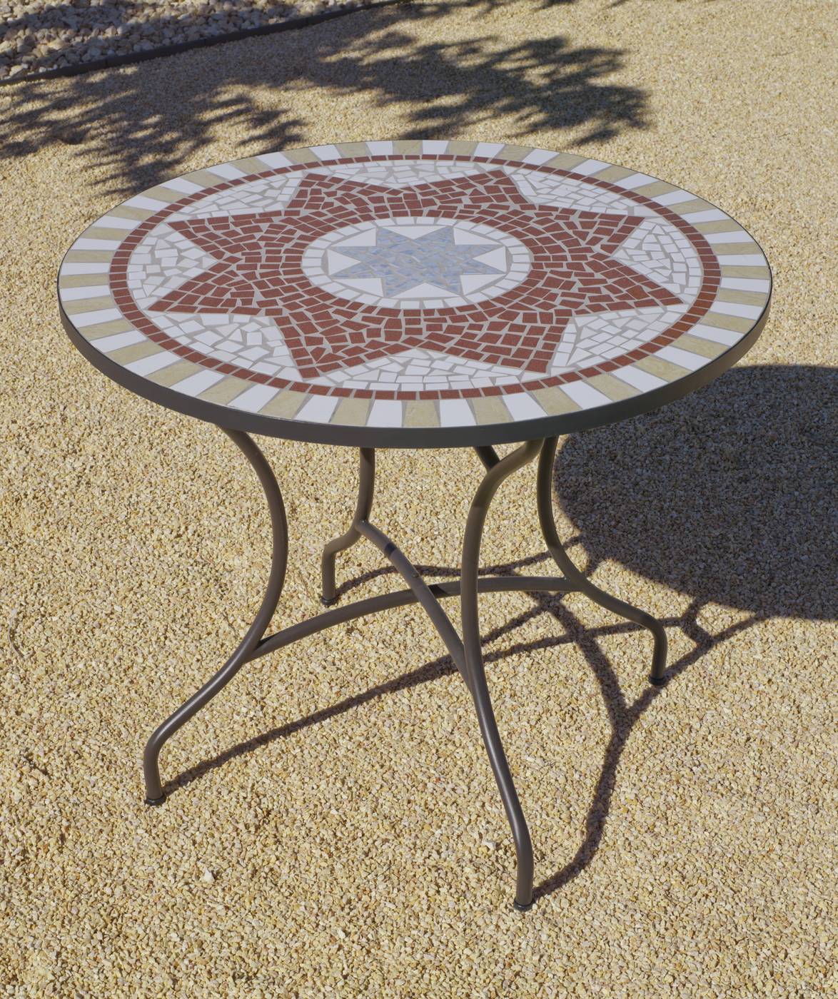Set Mosaico Aney-Beldey 90-6 - Conjunto de acero forjado color bronce: mesa redonda de forja, con tablero mosaico de 90 cm. + 4 sillones de acero y wicker