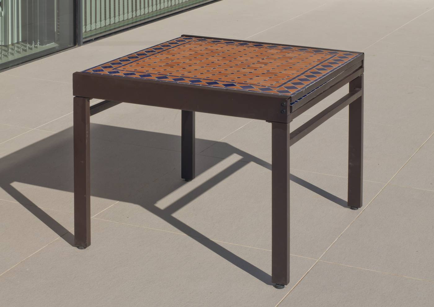 Set Mosaico Corinto-Marzia - Conjunto mosaico para jardín: mesa extensible de acero forjado con tablero mosaico + 6 sillas de ratán sintético con cojines