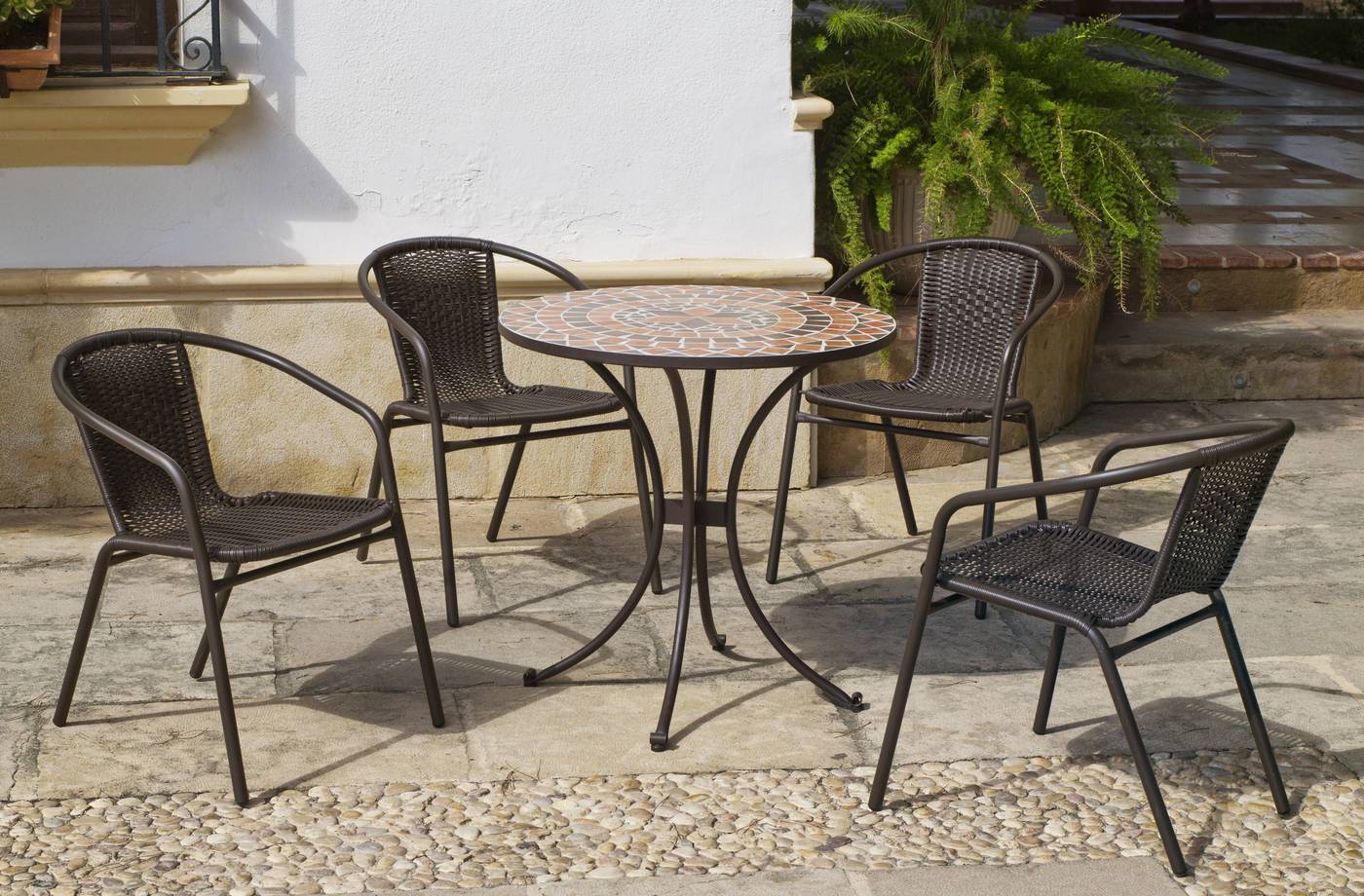 Conjunto para jardín y terraza de forja: 1 mesa con panel mosaico + 4 sillones de acero y Wicker