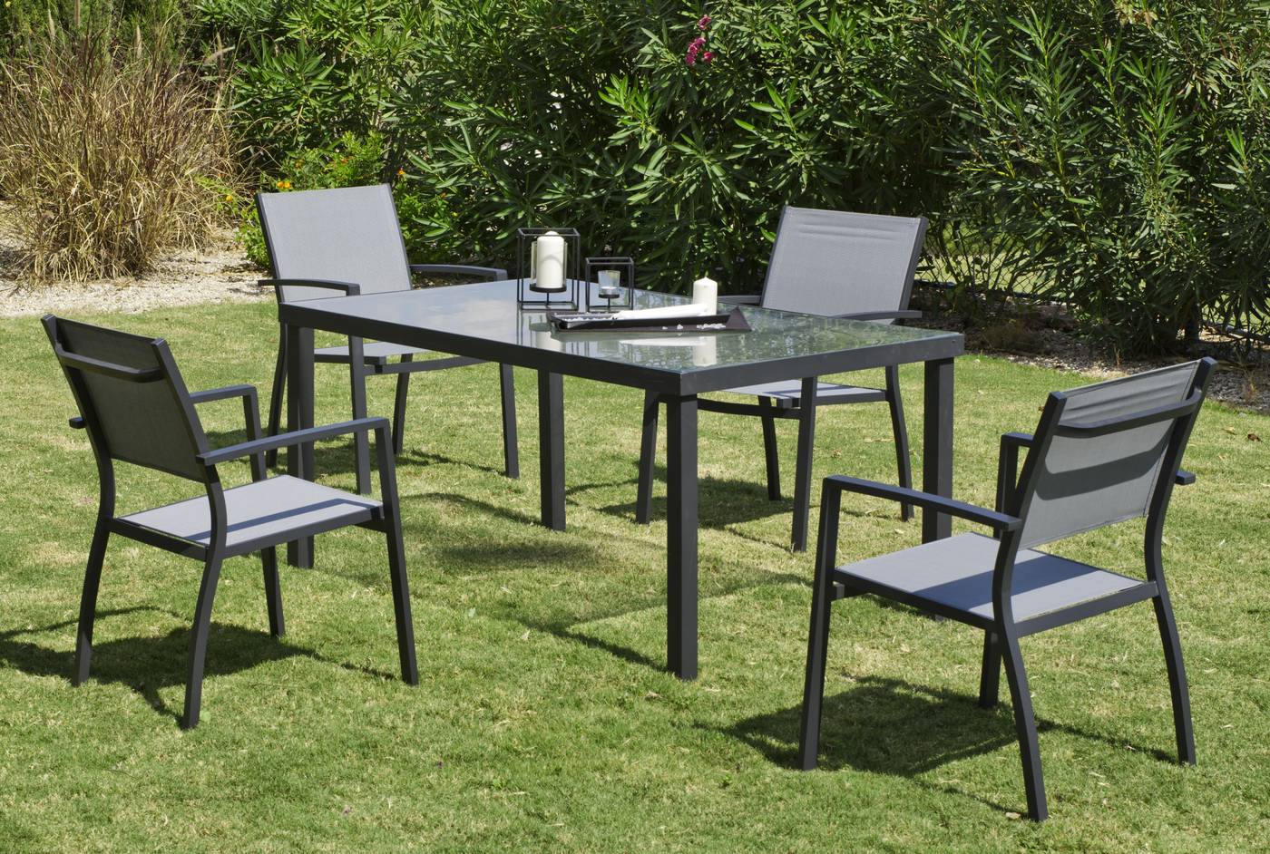 Conjunto de aluminio color antracita: mesa de 150 cm. + 4 sillones apilables de alumino y textilen