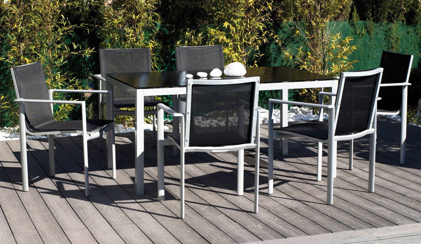 Conjunto aluminio color plata: mesa de 150 cm. con tablero de cristal templado negro + 6 sillones apilables de aluminio y textilen