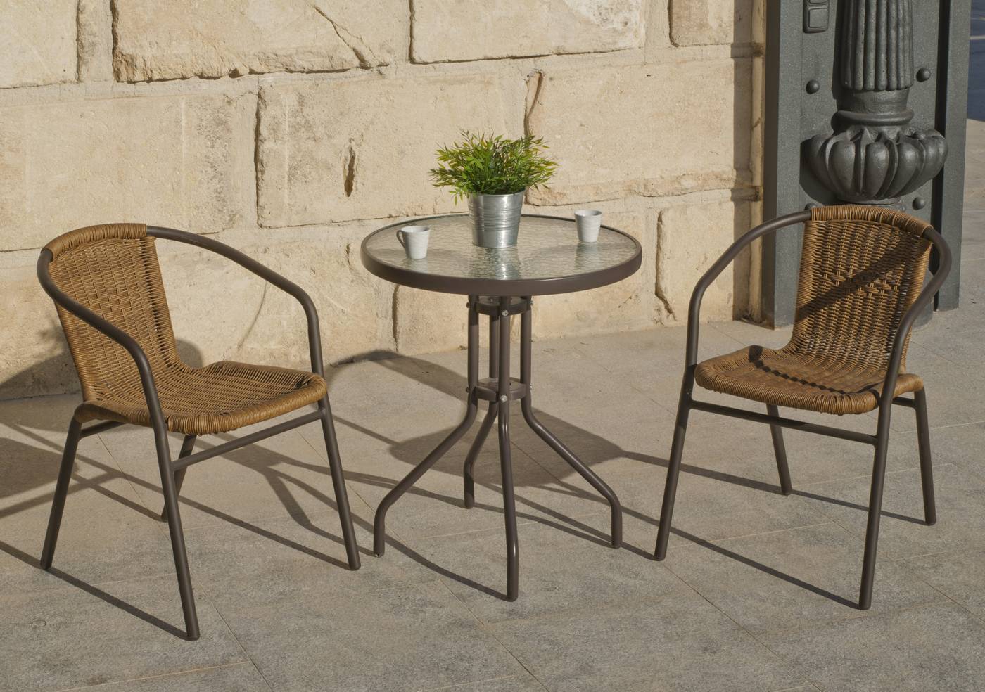 Conjunto para jardín de alumino color bronce: mesa redonda de 60 cm. + 2 sillones de wicker reforzado