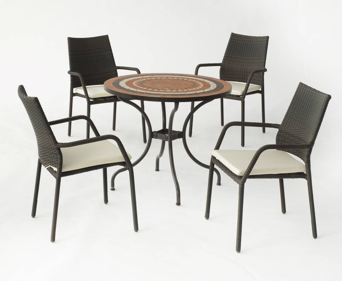Mesa redonda de acero forjado, con tablero mosaico de 90 cm. y 4 sillones de ratán sintético