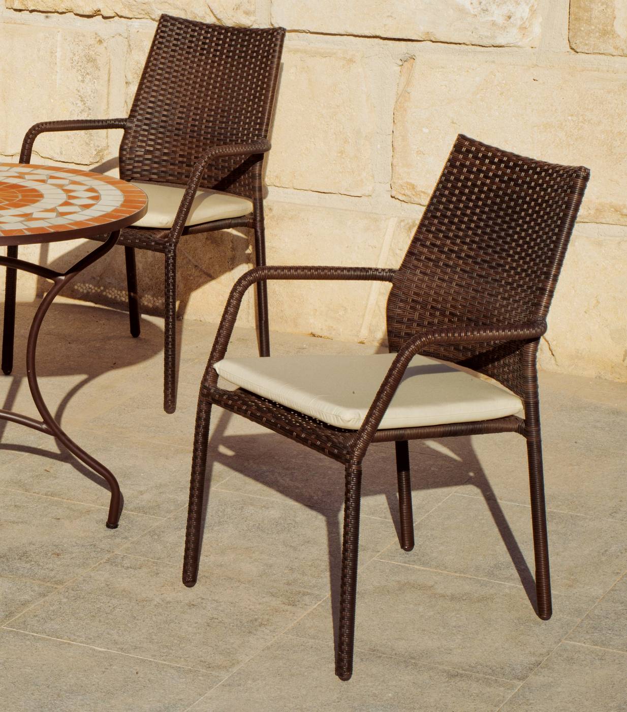 Set Mosaico Settel/Tarsos - Mesa cuadrada de acero forjado en color bronce y tablero mosaico + 4 sillones apilables de ratán sintético