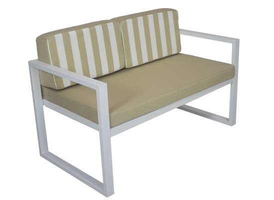 Sofá 2 plazas con cojines desenfundables. Estructura aluminio  color blanco, plata o antracita.