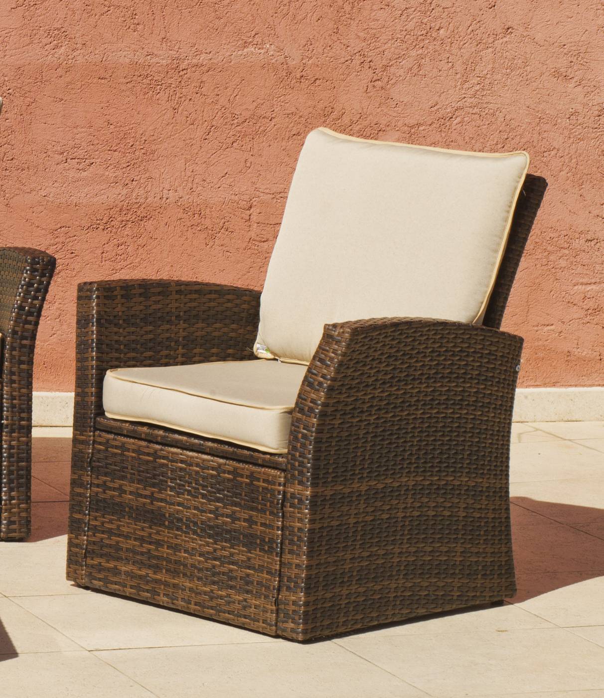 Conjunto Ratán Sint. Alpes-7 - Conjunto desmontable de ratán sintético color marrón: sofá 2 plazas + 2 sillones + mesa de centro