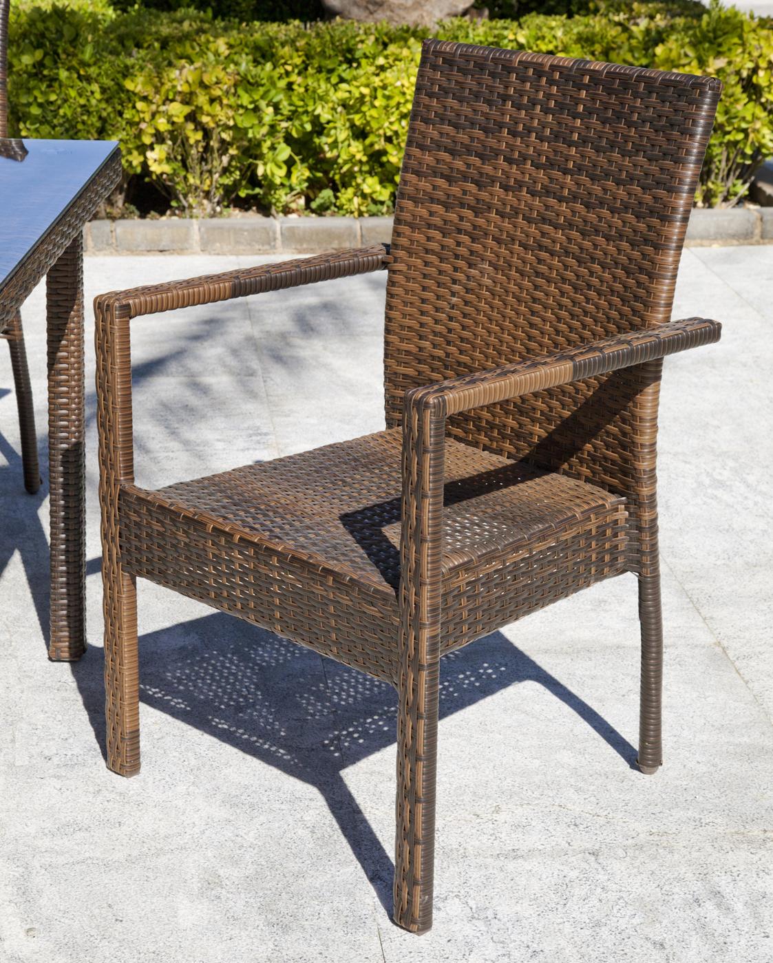 Conjunto Ratán Sint. Vet-4S - Conjunto de huitex color marrón: mesa rectangular de 150 cm. + 4 sillones apilables con cojines