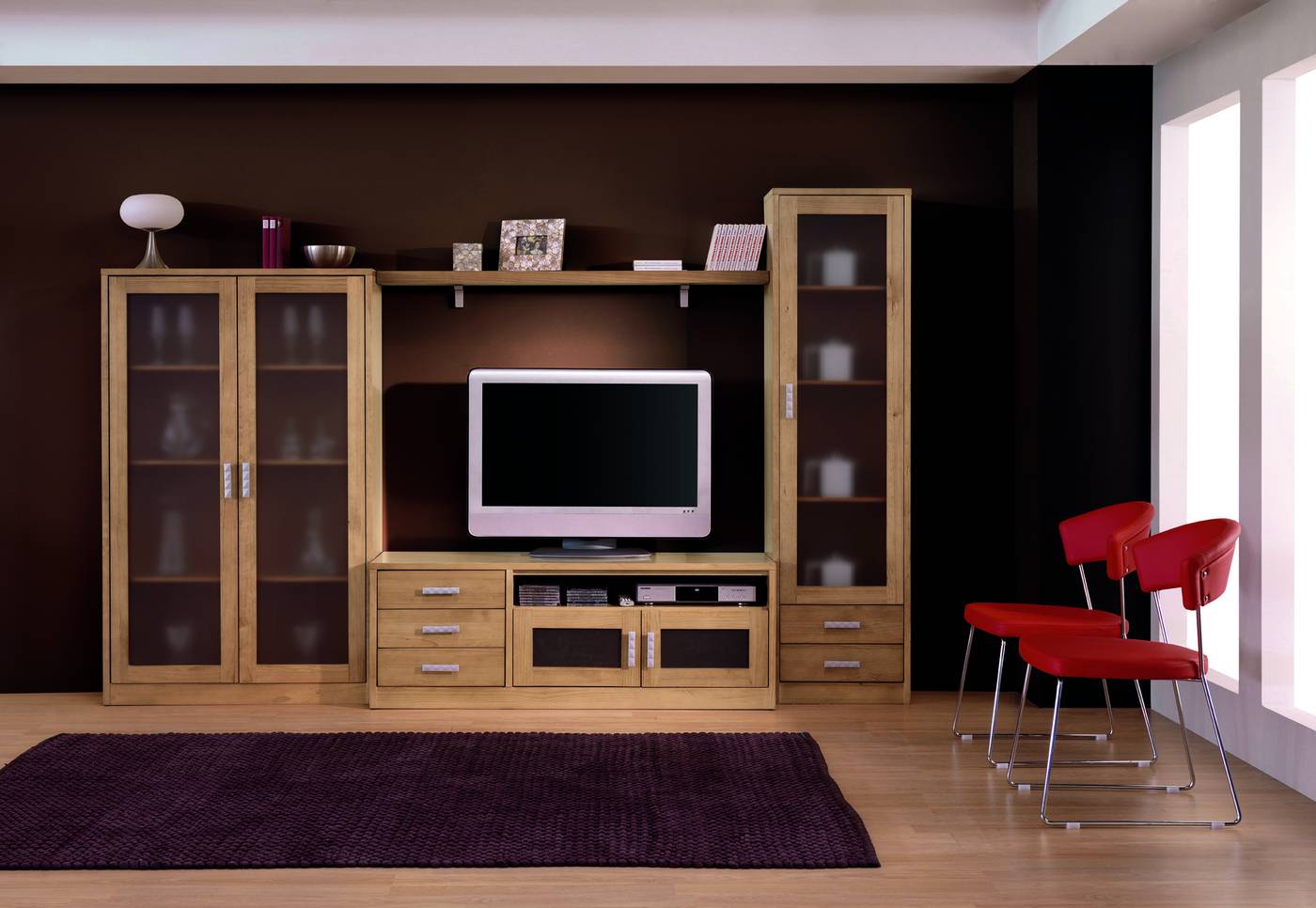 Composición de madera de pino: vitrina 95 cm. + estante + módulo TV + vitrina 50 cm.