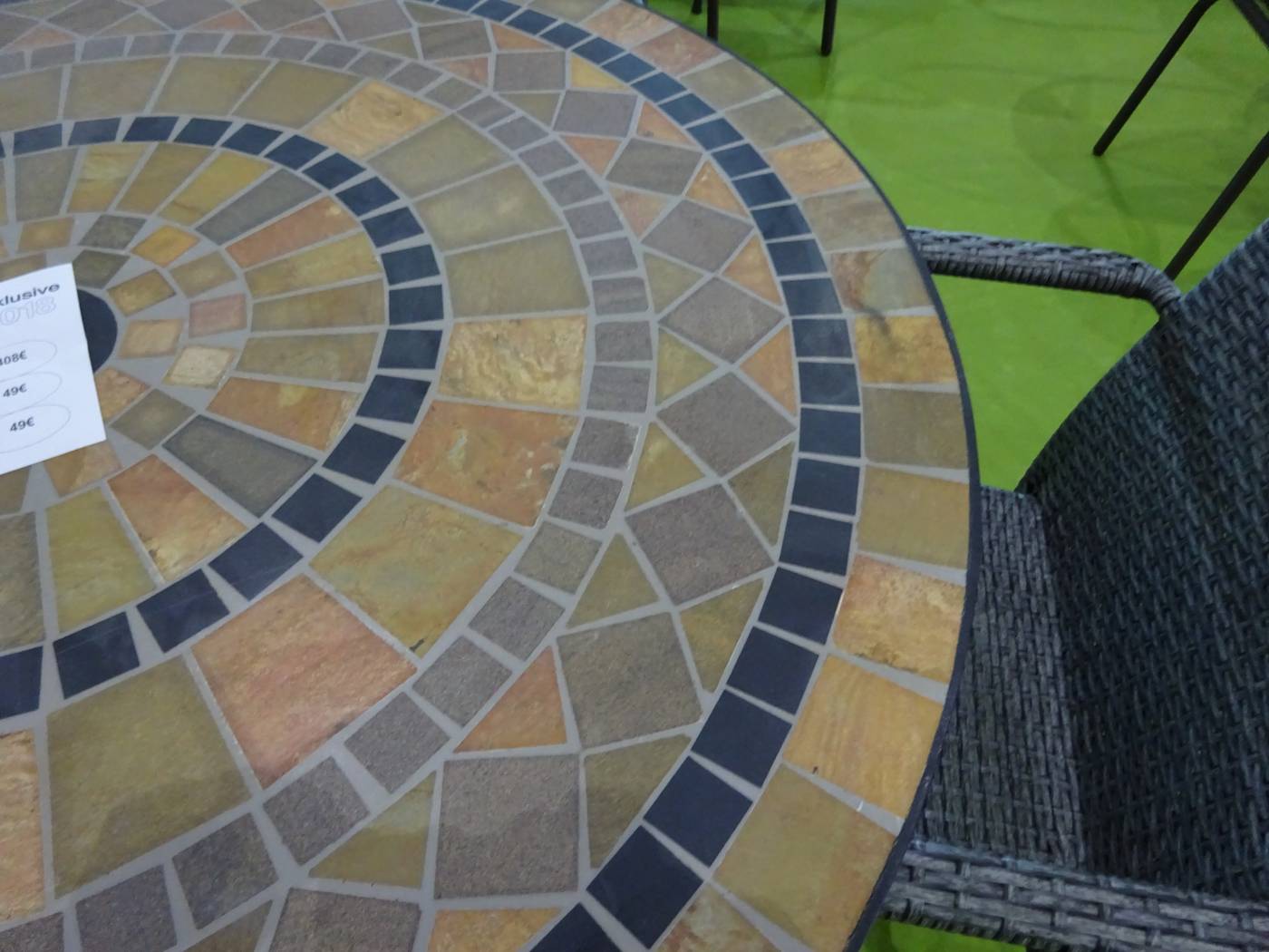 Set Mosaico Leila-Shifa-100-4 - Conjunto de forja color gris: 1 mesa redonda con panel mosaico de marmol  + 4 sillones de forja + 4 cojines
