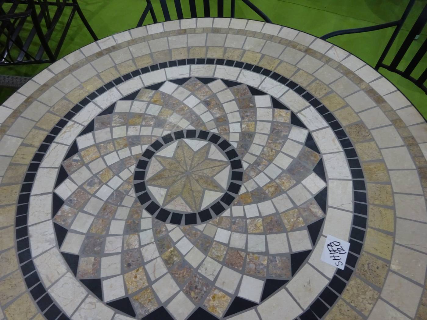 Conjunto Mosaico Shifa 120-6 - Conjunto de forja color gris: 1 mesa redonda con panel mosaico de marmol + 6 sillones de forja + 6 cojines.