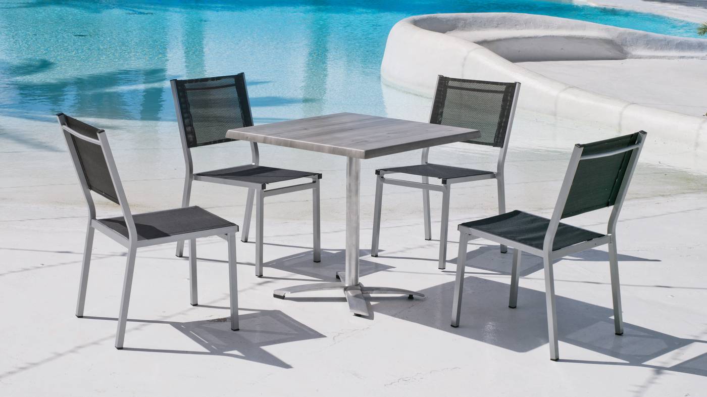 Conjunto aluminio: mesa cuadrada de 120 cm. con tablero de heverzaplus y 6 sillas de aluminio color plata y textilen color gris
