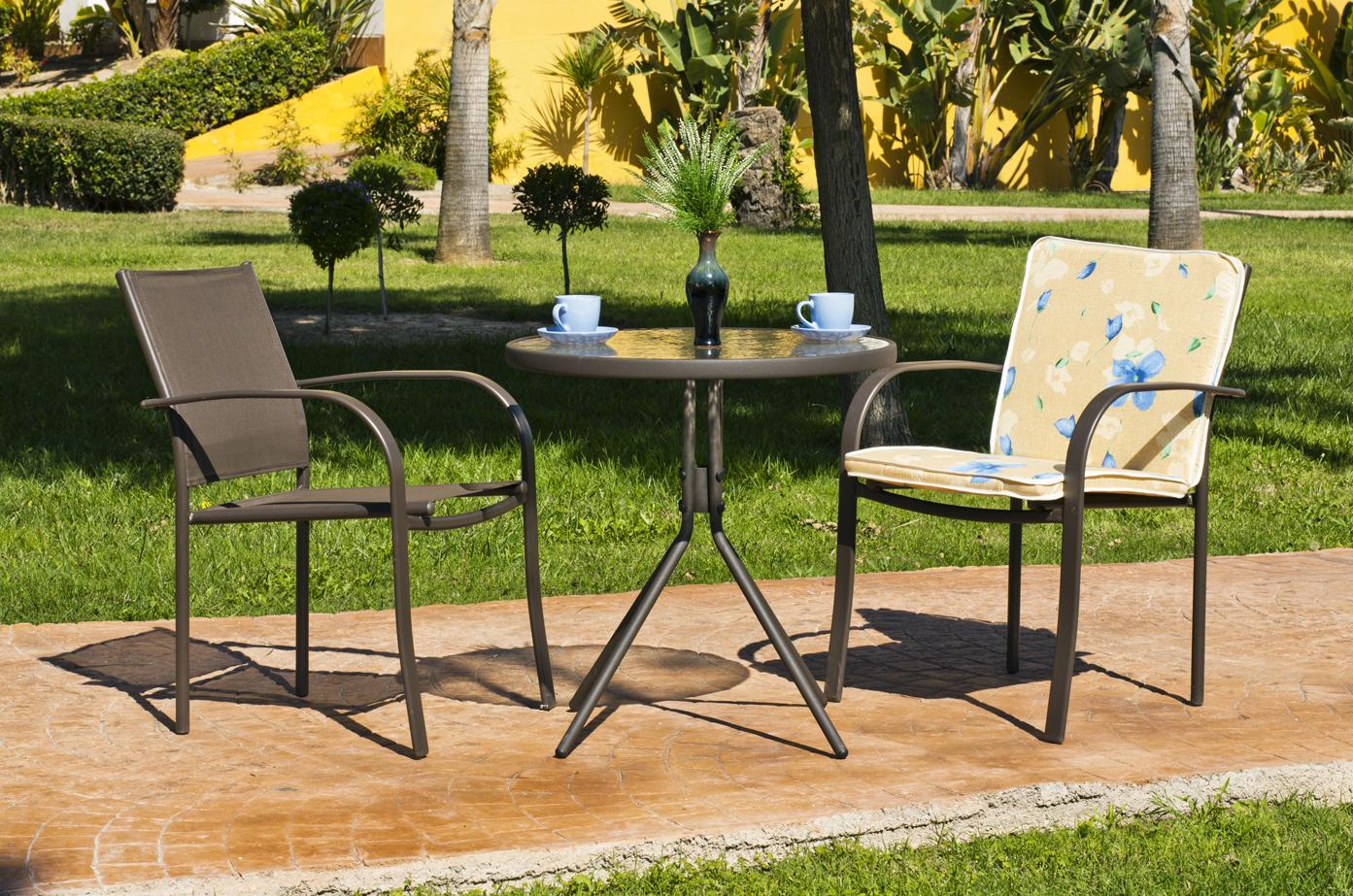 Conjunto de acero color bronce: mesa redonda de 70 cm. Con tapa de cristal templado + 2 sillones de acero y textilen
