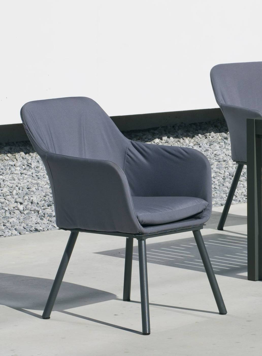 Set Aluminio Palma-Amadeus 90-4 - Conjunto aluminio luxe estilo contemporáneo: mesa cuadrada de 90 cm. + 4 sillones tapizados con tela impermeable. Disponible en color blanco y antracita.