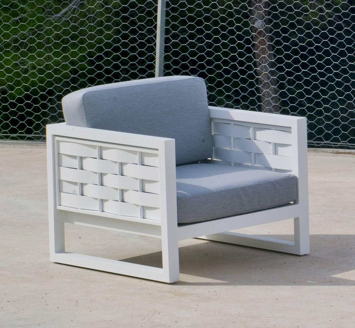 Set Aluminio Luxe Augusta-9 - Lujoso conjunto de aluminio luxe: 1 sofá de 2 plazas + 2 sillones + 2 reposapiés + 1 mesa de centro + cojines. Estructura de color blanco, antracita o champagne.