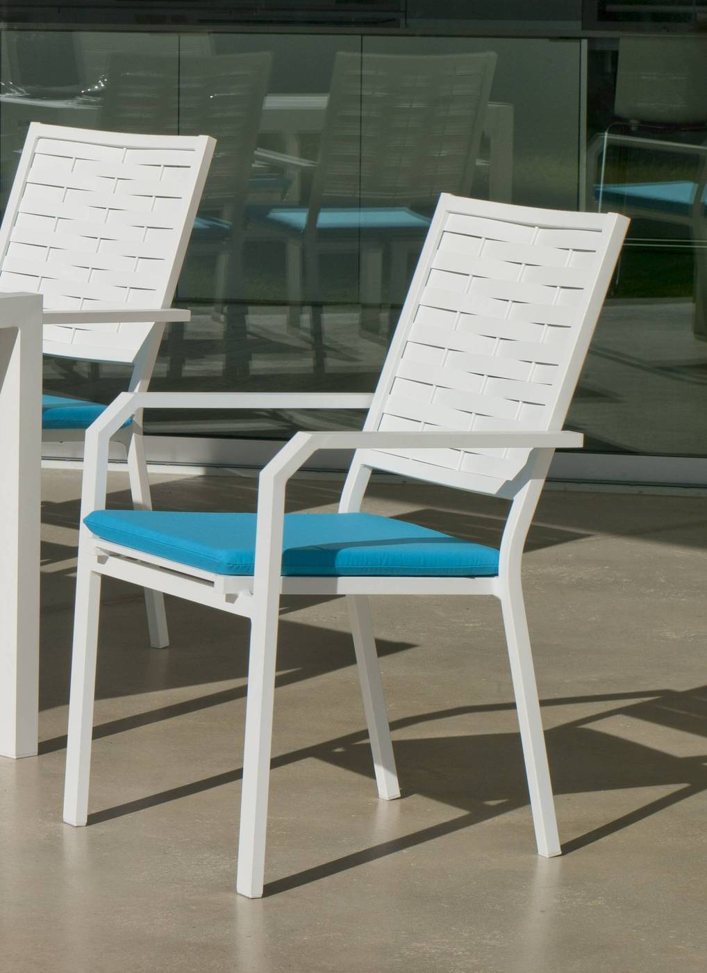 Set Aluminio Palma-Augusta 150-4 - Conjunto de aluminio luxe para jardín o terraza: Mesa rectangular 150 cm. + 4 sillones. Disponible en color blanco, bronce, antracita y champagne.