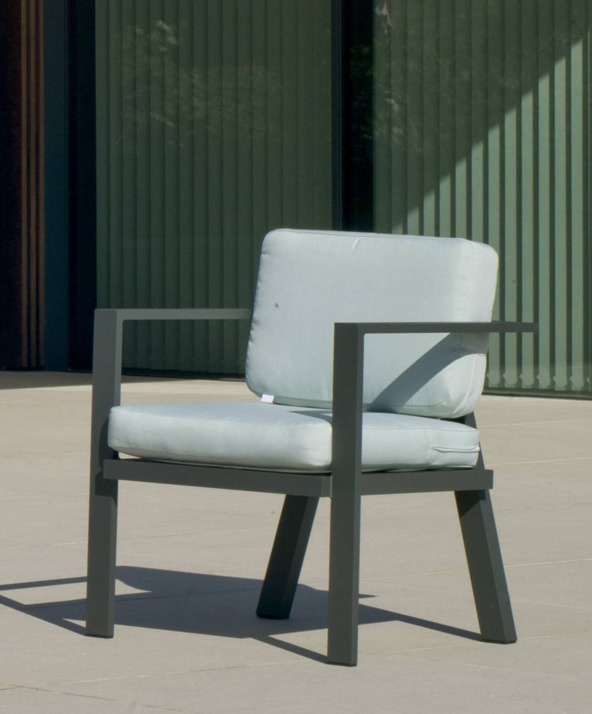 Conjunto Aluminio Luxe Azores-8 - Conjunto de aluminio luxe: 1 sofá de 3 plazas + 2 sillones + 1 mesa de centro. Disponible en color blanco, antracita, champagne, plata o marrón.
