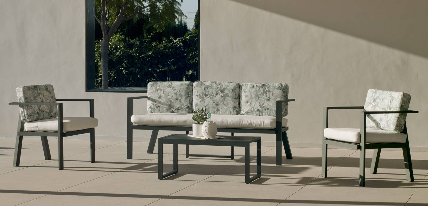 Conjunto Aluminio Luxe Azores-8 - Conjunto de aluminio luxe: 1 sofá de 3 plazas + 2 sillones + 1 mesa de centro. Disponible en color blanco, antracita, champagne, plata o marrón.
