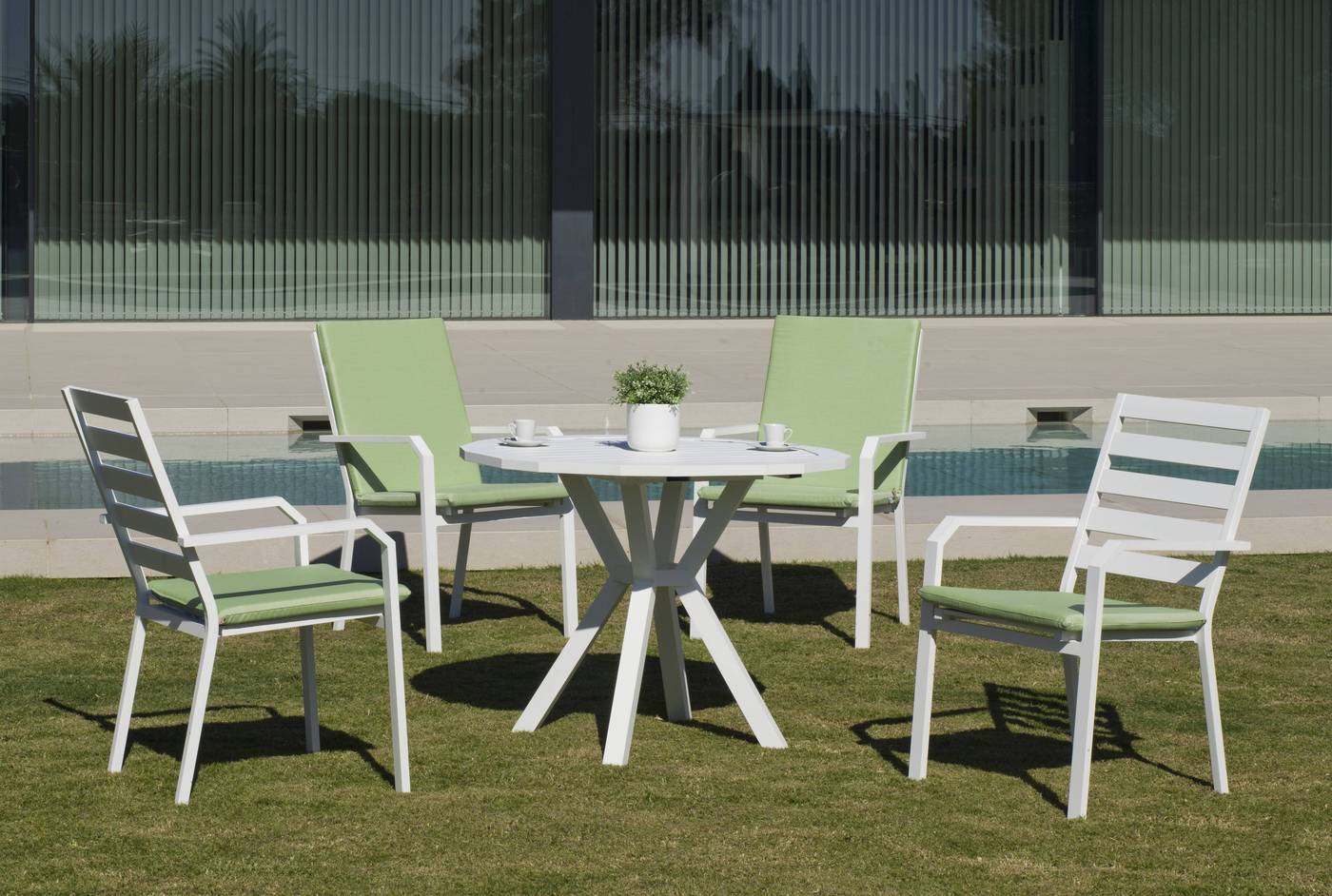 Set Aluminio Baracoa-Caravel 110-4 - Moderno conjunto de aluminio luxe: Mesa de comedor poligonal de 110 cm. + 4 sillones. Disponible en color blanco, antracita, champagne, plata o marrón.