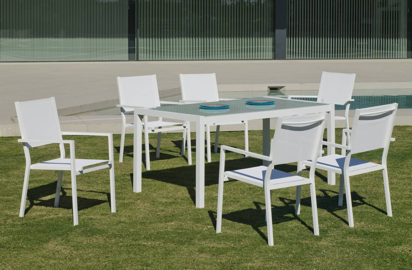 Conjunto aluminio para jardín: Mesa rectangular 160 cm + 4 sillones de textilen. Disponible en color blanco, plata y antracita.
