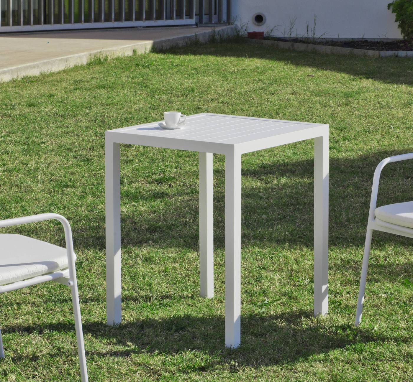 Set Aluminio Melea-Maxim 80-4 - Conjunto apilable de aluminio luxe: mesa cuadrada de 80 cm. + 4 sillones. Disponible en color blanco y color antracita.