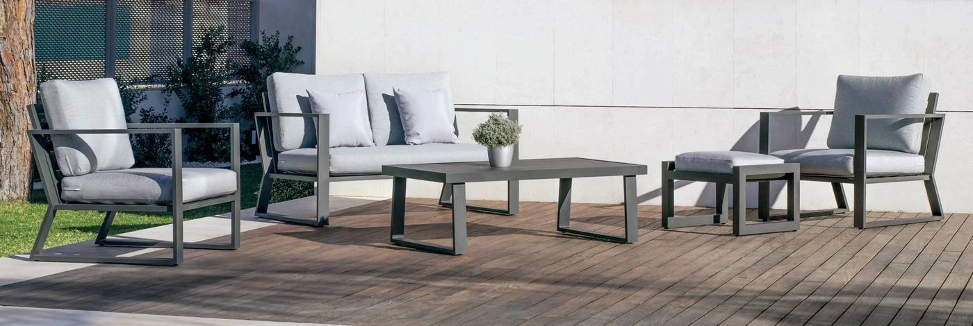 Conjunto aluminio  lujo: 1 sofá de 2 plazas + 2 sillones + 1 mesa de centro. Disponible en color blanco, plata, marrón, champagne o antracita.