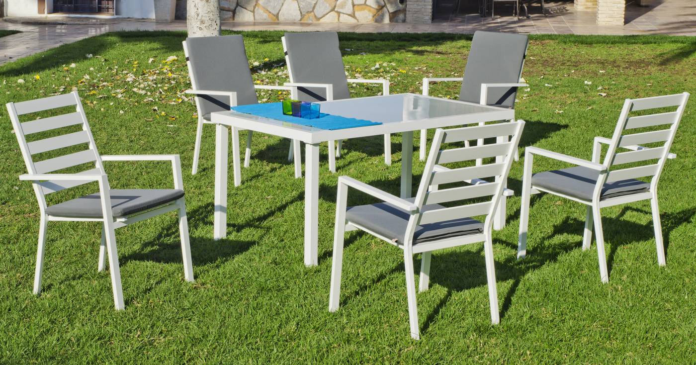 Conjunto aluminio color blanco: mesa de 150 cm. con tablero de cristal templado + 4 sillones apilables